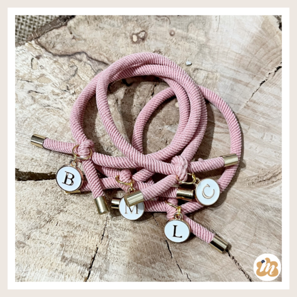 Pulsera nudo con inicial