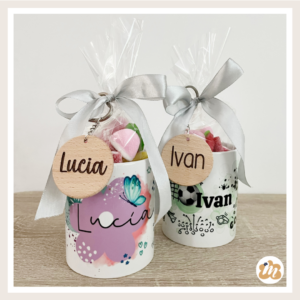 Taza con chuches y llavero